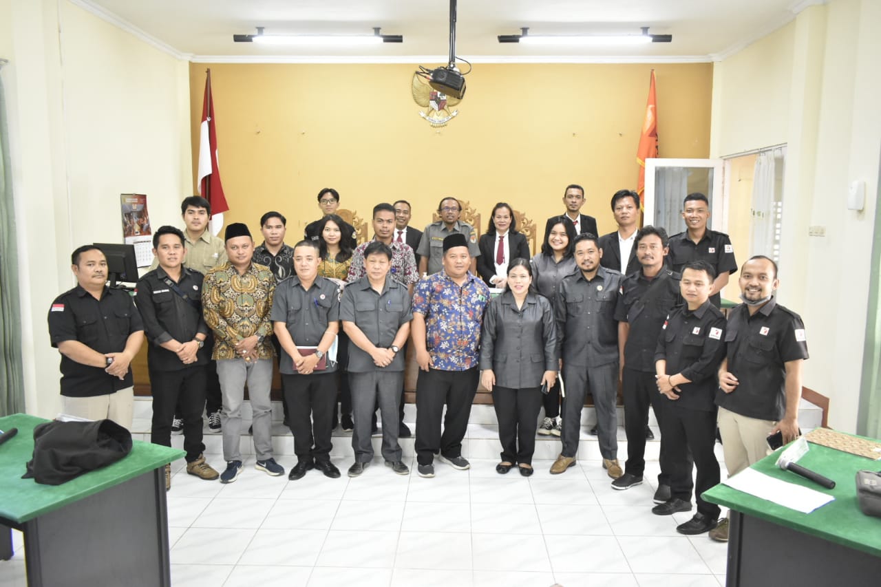 BAWASLU KALBAR SIMULASI SIDANG PEMERIKSAAN PENANGANAN PELANGGARAN ADMINISTRATIF PEMILU