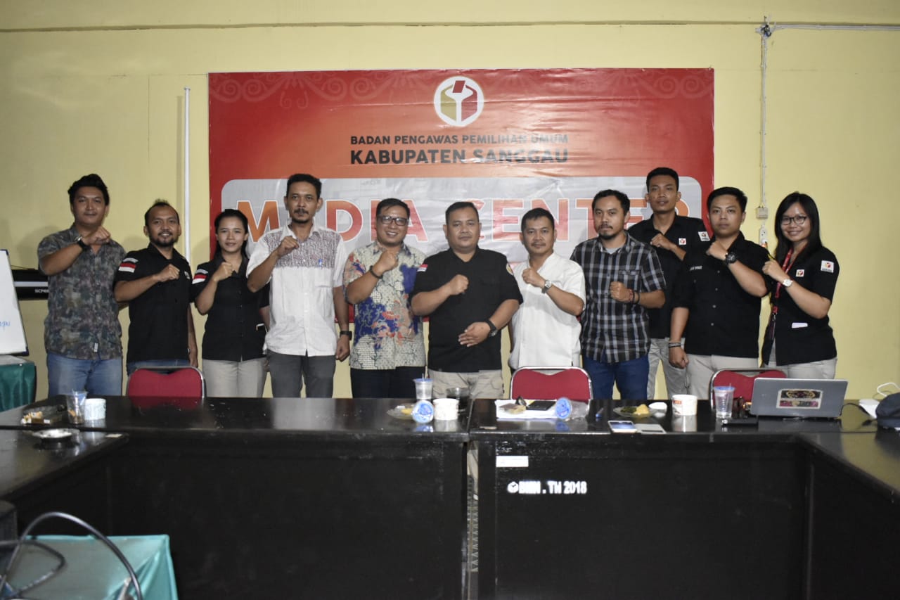 FOCUS GROUP DISCUSSION (FGD) RISET KEPEMILUAN  BAWASLU SANGGAU BERSAMA INSTITUT DAYAKOLOGI