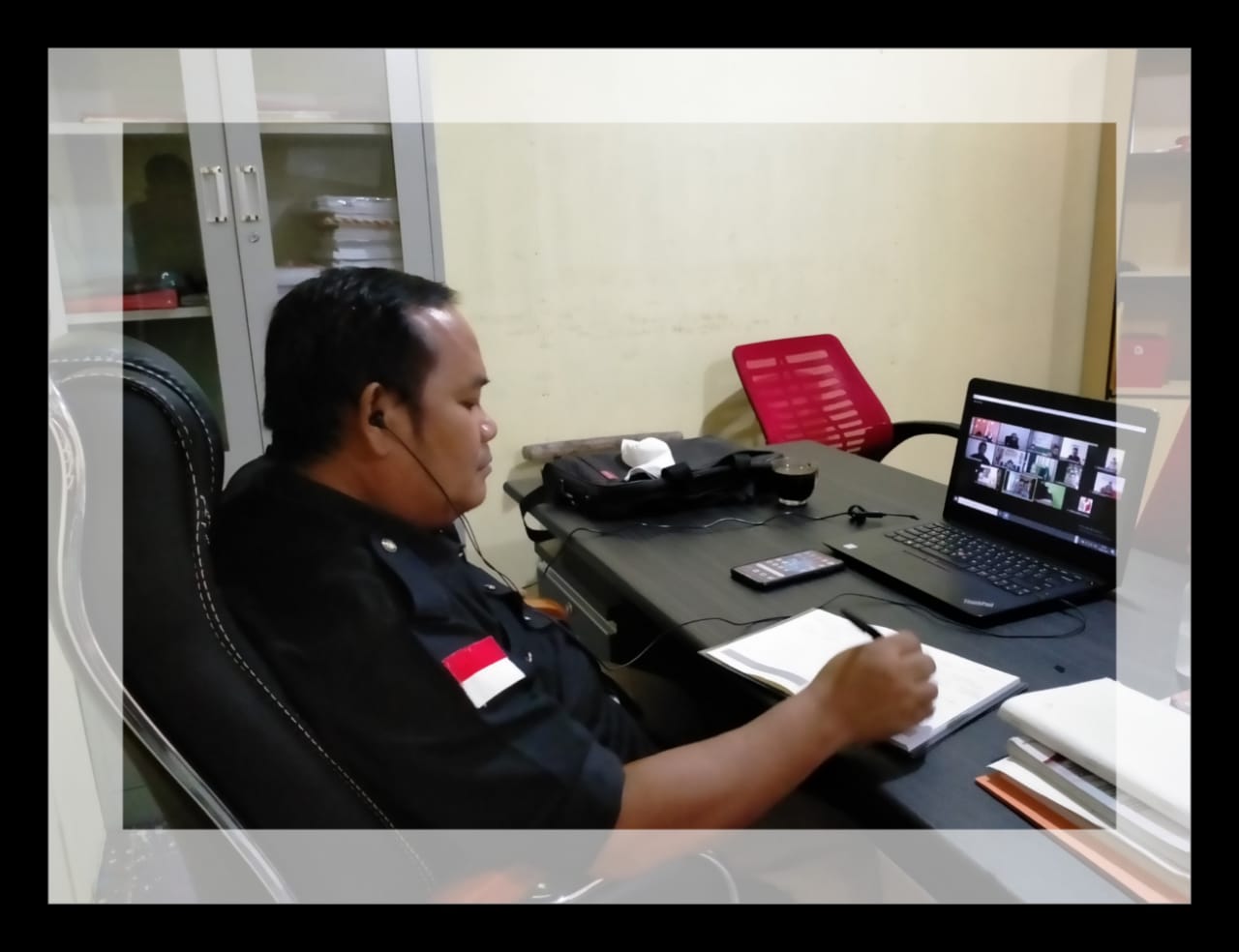 Ketua Bawaslu Sanggau Mengikuti Rapat Konsolidasi dan Koordinasi Via Zoom Meeting Room