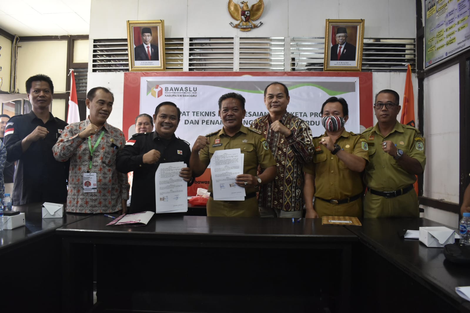 Perkuat Pengawasan Pemilu 2024 Bawaslu Sanggau Teken MoU Dengan Pemda Sanggau