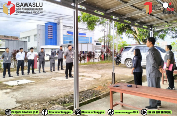 Ketua Bawaslu Kabupaten Sanggau Tegaskan Pentingnya Panca Prasetya Korpri dalam Apel Pagi