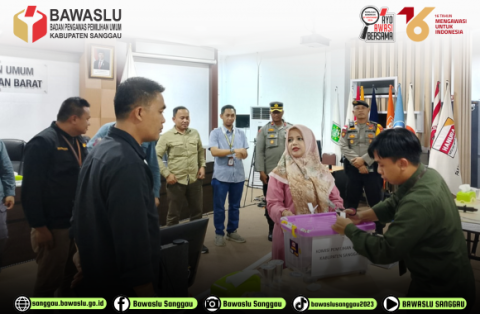 Penyerahan Logistik Pilkada di KPU Provinsi kalimantan Barat