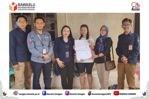 Ketua Bawaslu Sanggau Awasi Coktas KPU di Desa Nekan dan Entikong
