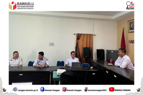 Tingkatkan Profesionalisme, Bawaslu Sanggau Sosialisasikan Tata Tertib Pegawai