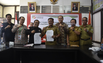 Perkuat Pengawasan Pemilu 2024 Bawaslu Sanggau Teken MoU Dengan Pemda Sanggau