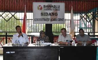 Rapat  Pengelolaan Ketatausahaan dan Kearsipan Bawaslu Kabupaten Sanggau