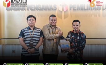 Anggota Badan Pengawas Pemilu (Bawaslu) Kabupaten Sanggau, Saparudin Serahkan Laporan Akhir Pencegahan, Pengawasan, dan Partisipasi Masyarakat dalam Pemilihan Serentak 2024 ke Bawaslu RI