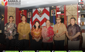 Bawaslu Sanggau Silaturahmi dan Audiensi Dengan Bupati Sanggau, Drs. Yohanes Ontot, M.Si
