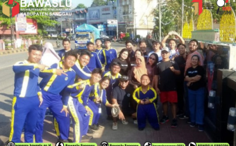 Bawaslu Sanggau Gelar Kegiatan “Jumat Sehat dan Bersih” untuk Tingkatkan Kebersamaan dan Kepedulian Lingkungan