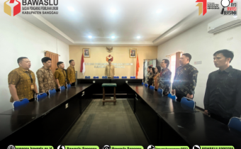 Bawaslu Kabupaten Sanggau Tingkatkan Nasionalisme dan Jiwa Korsa Lewat Lagu Kebangsaan dan Mars Bawaslu