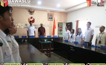 Tingkatkan Semangat Korsa dan Soliditas Antarpegawai, Bawaslu Kabupaten Sanggau Nyanyikan Lagu Mars Bawaslu