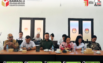 Bawaslu Kabupaten Sanggau Lakukan Pengawasan Rapat Pleno Rekapitulasi Pemutakhiran Data Pemilih Berkelanjutan Triwulan II Tahun 2025