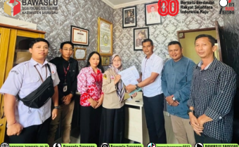 Ketua dan Anggota Bawaslu Sanggau Lakukan Koordinasi Terkait Data Pemilih di Polres Sanggau