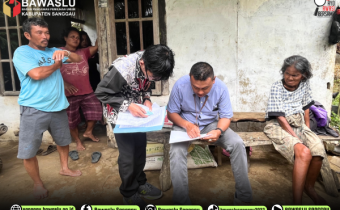 Anggota Bawaslu Sanggau Awasi Pelaksanaan Coktas di Desa Sosok dan Menyabo