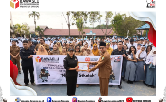 Menanam Demokrasi Sejak Dini: Ketua Bawaslu Sanggau Ngijong ke SMAN 1 Sanggau