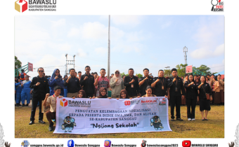 Bentuk Pemilih Cerdas, Bawaslu Kabupaten Sanggau Gelar Ngijong Sekolah di SMAN 3 Sanggau