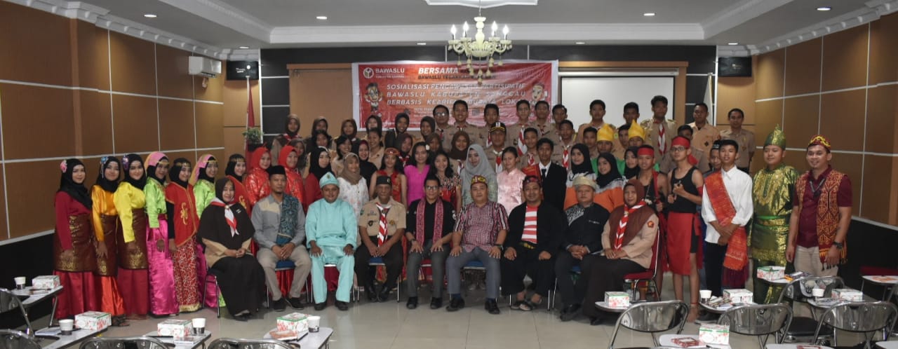 Bawaslu Sanggau Menyelenggarakan Kegiatan Sosialisasi Pengawasan Partisipatif Berbasis Kearifan Budaya Lokal