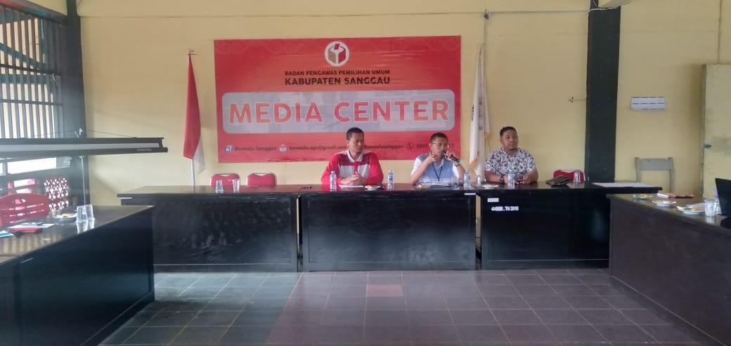 Rapat Pengelolaan dan Penyusunan Laporan Keuangan dan BMN Bawaslu Kabupaten Sanggau