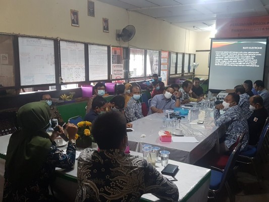 Ketua Bawaslu Sanggau Hadiri Rapat Terkait Tata Cara Persidangan Yang Ideal